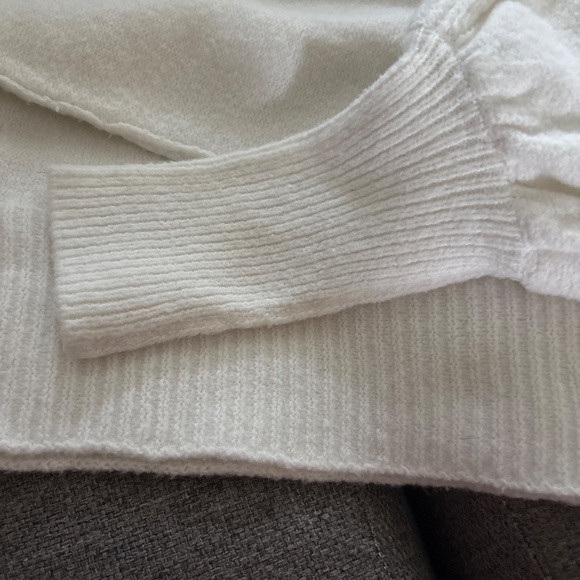 Urban Outfitters women’s long sleeve cropped turtleneck sweater SZ XS white - Picture 2 of 6